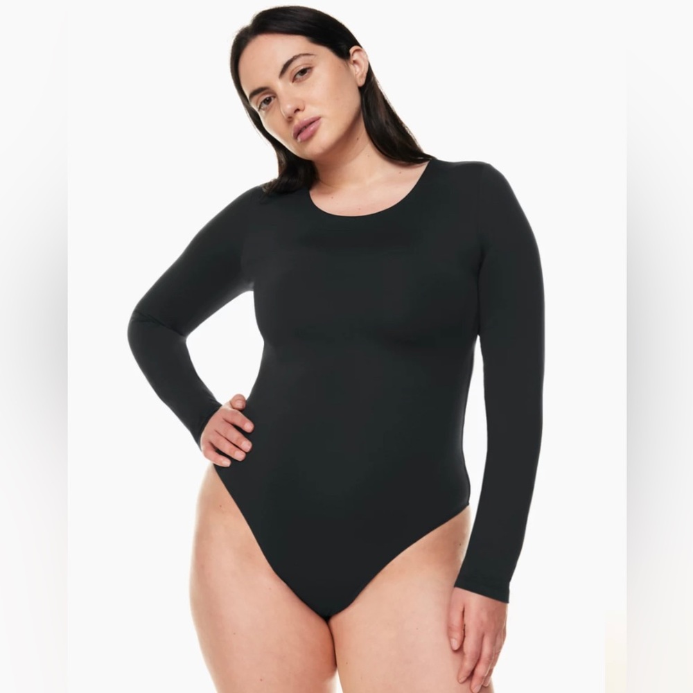 Aritzia BABATON Contour Crew Neck long sleeve Bodysuit M Black, worn twice
